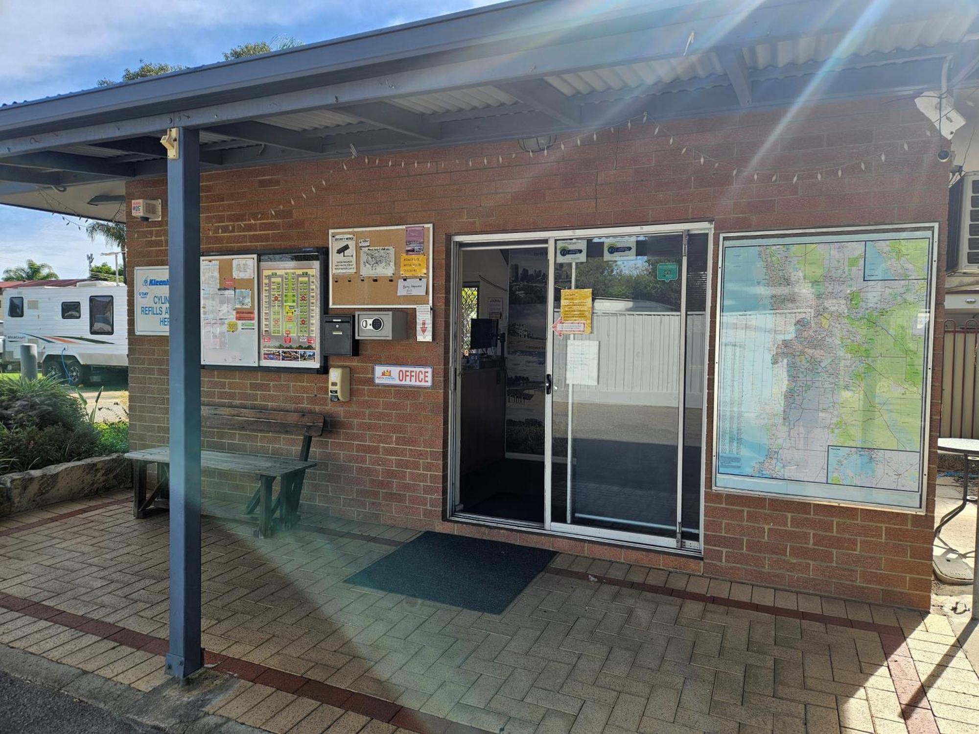 Central Caravan Park Perth Exterior photo